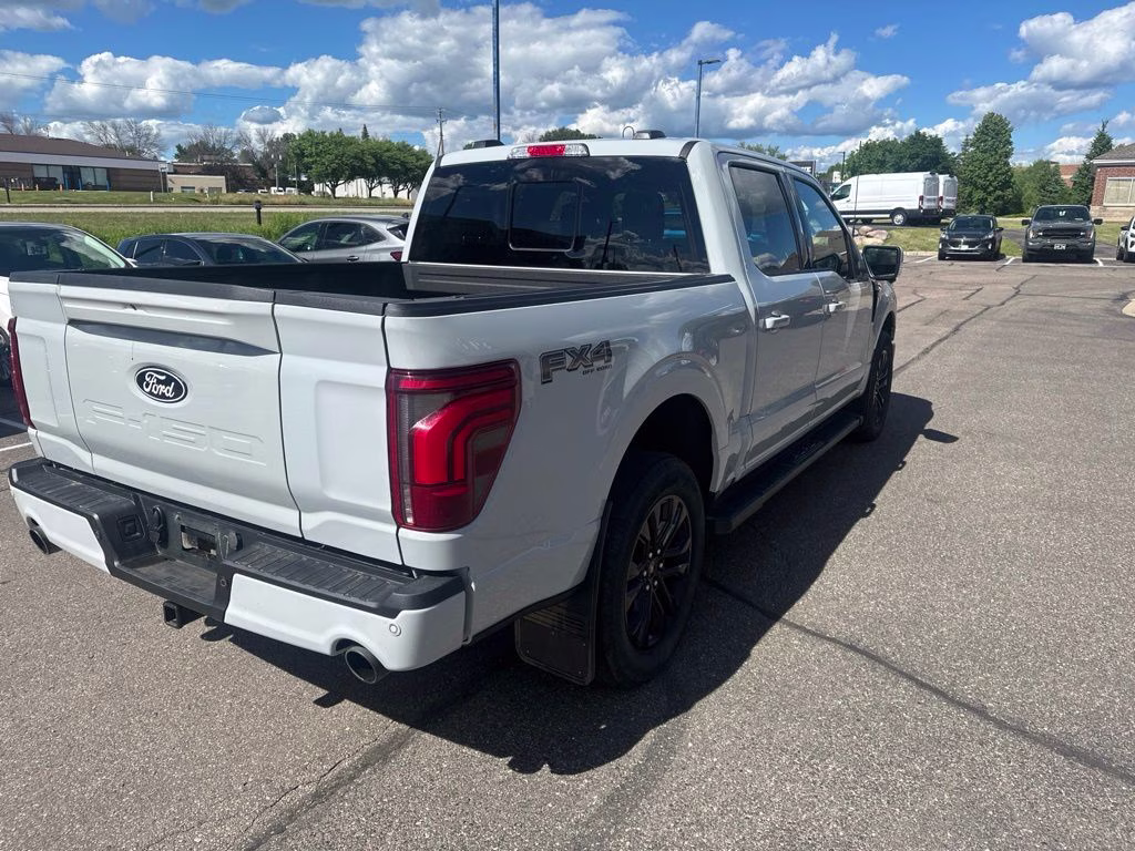 2024 Avalanche Gray Ford F-150 Lariat FX4 Black Appearance w/Tow Pkg 4X4 Truck