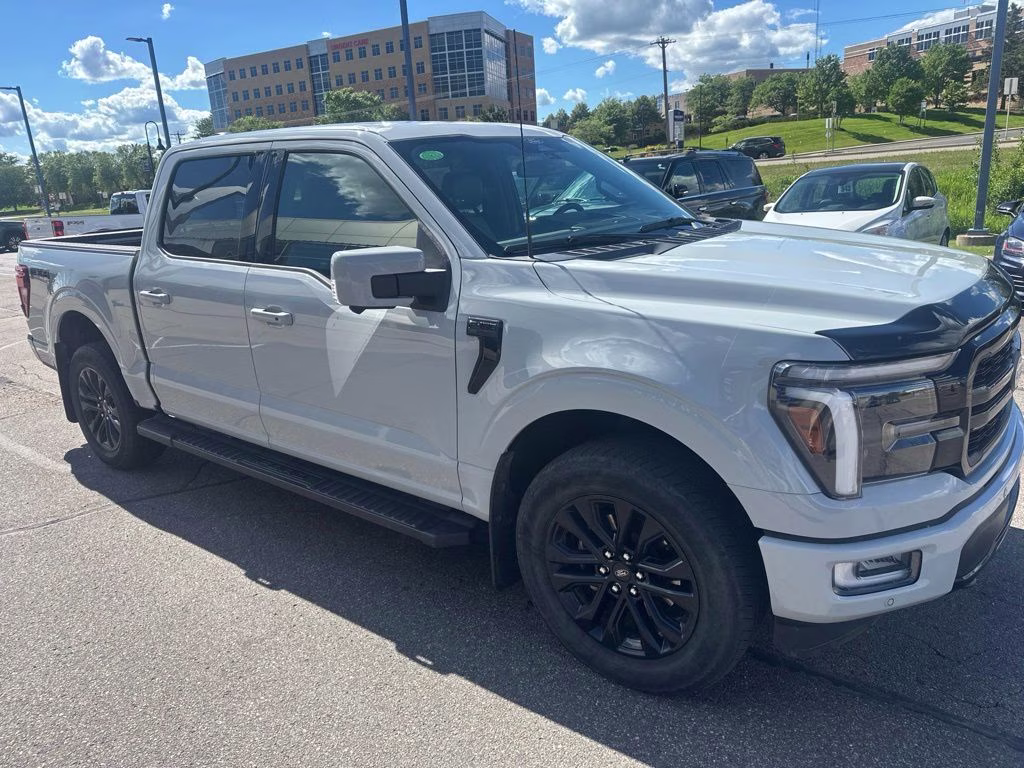 2024 Avalanche Gray Ford F-150 Lariat FX4 Black Appearance w/Tow Pkg 4X4 Truck