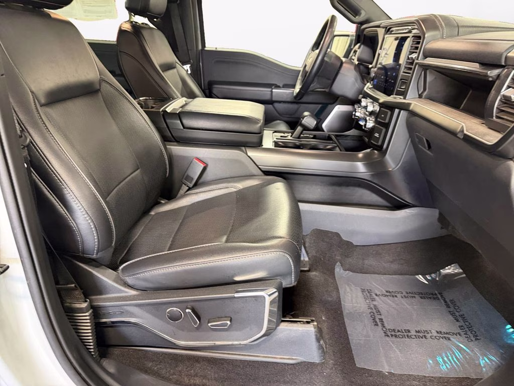 2024 Avalanche Gray Ford F-150 Lariat FX4 Black Appearance w/Tow Pkg 4X4 Truck