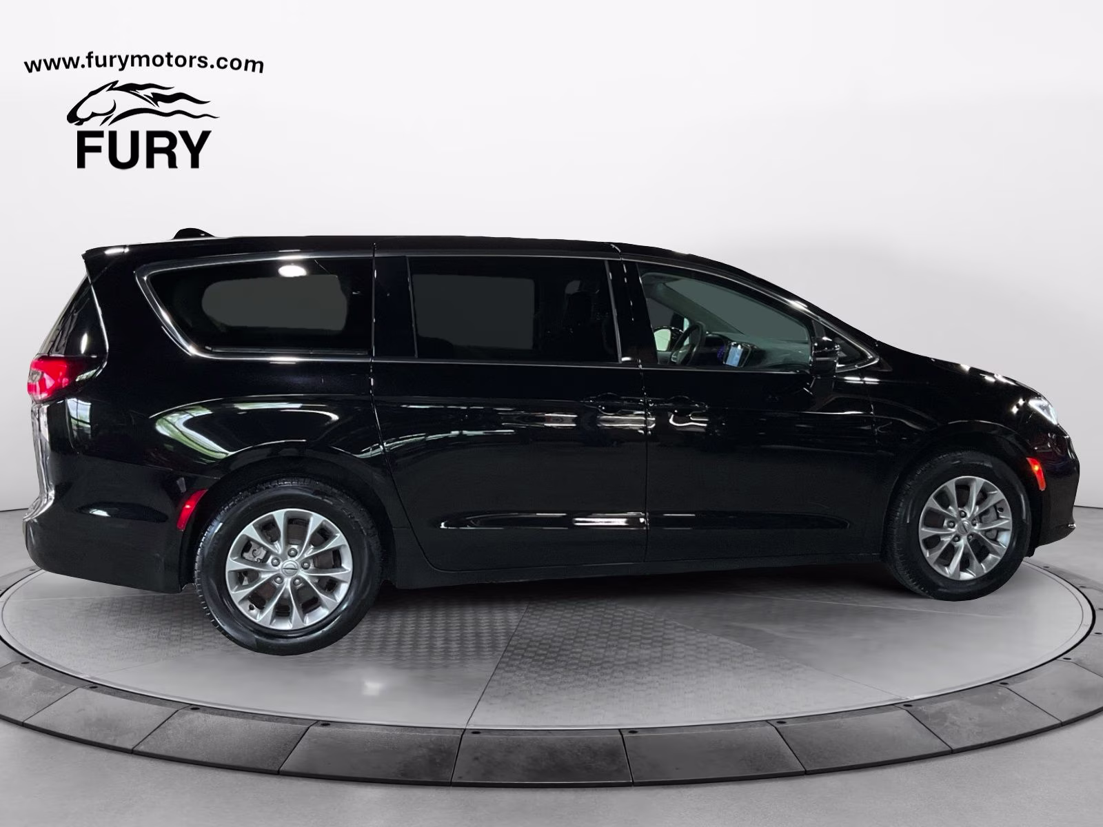 Used 2024 Chrysler Pacifica Touring L with VIN 2C4RC3BG8RR154095 for sale in South Saint Paul, Minnesota