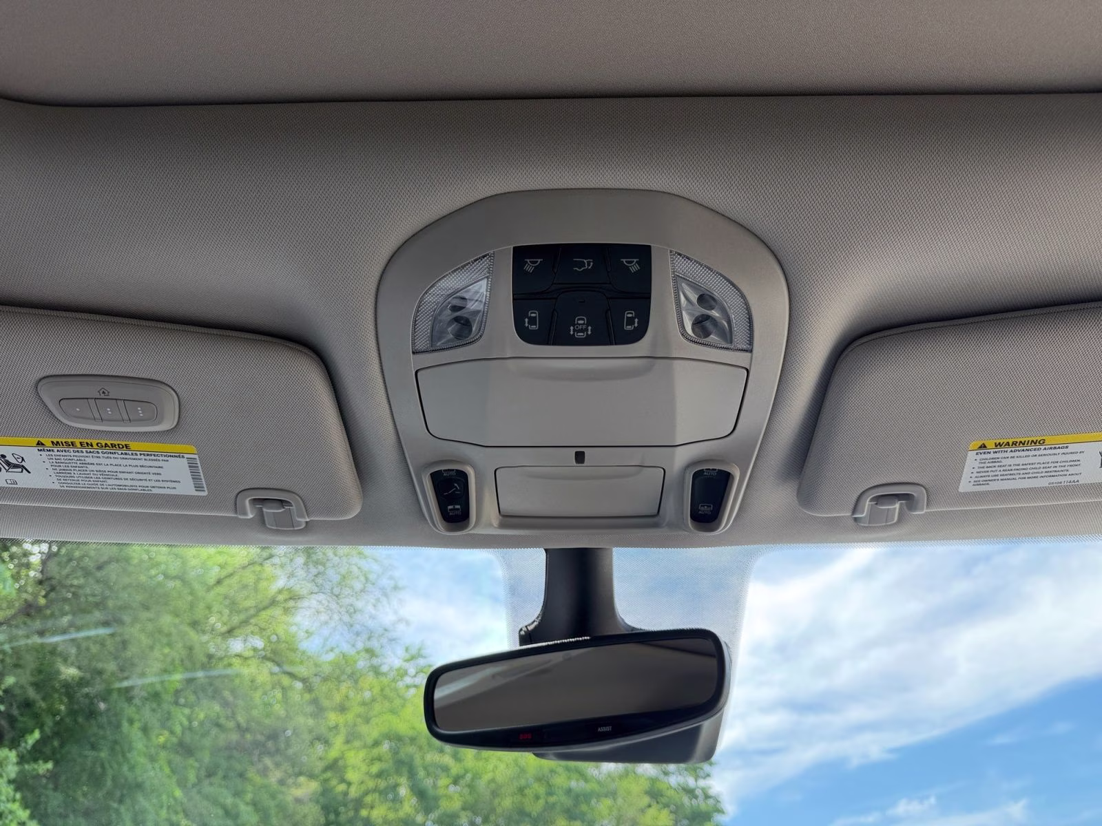 2024 Bright White Clearcoat Chrysler Pacifica Limited AWD Van