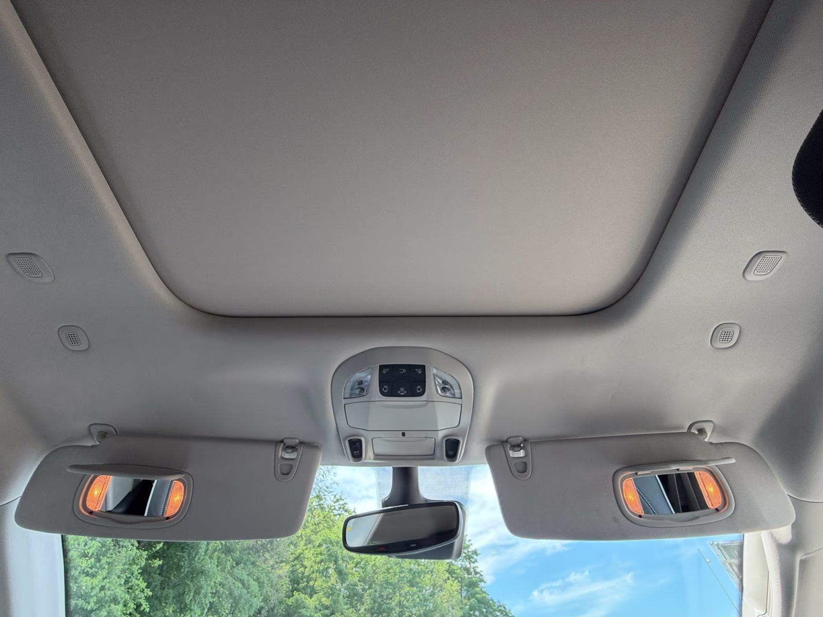 2024 Bright White Clearcoat Chrysler Pacifica Limited AWD Van