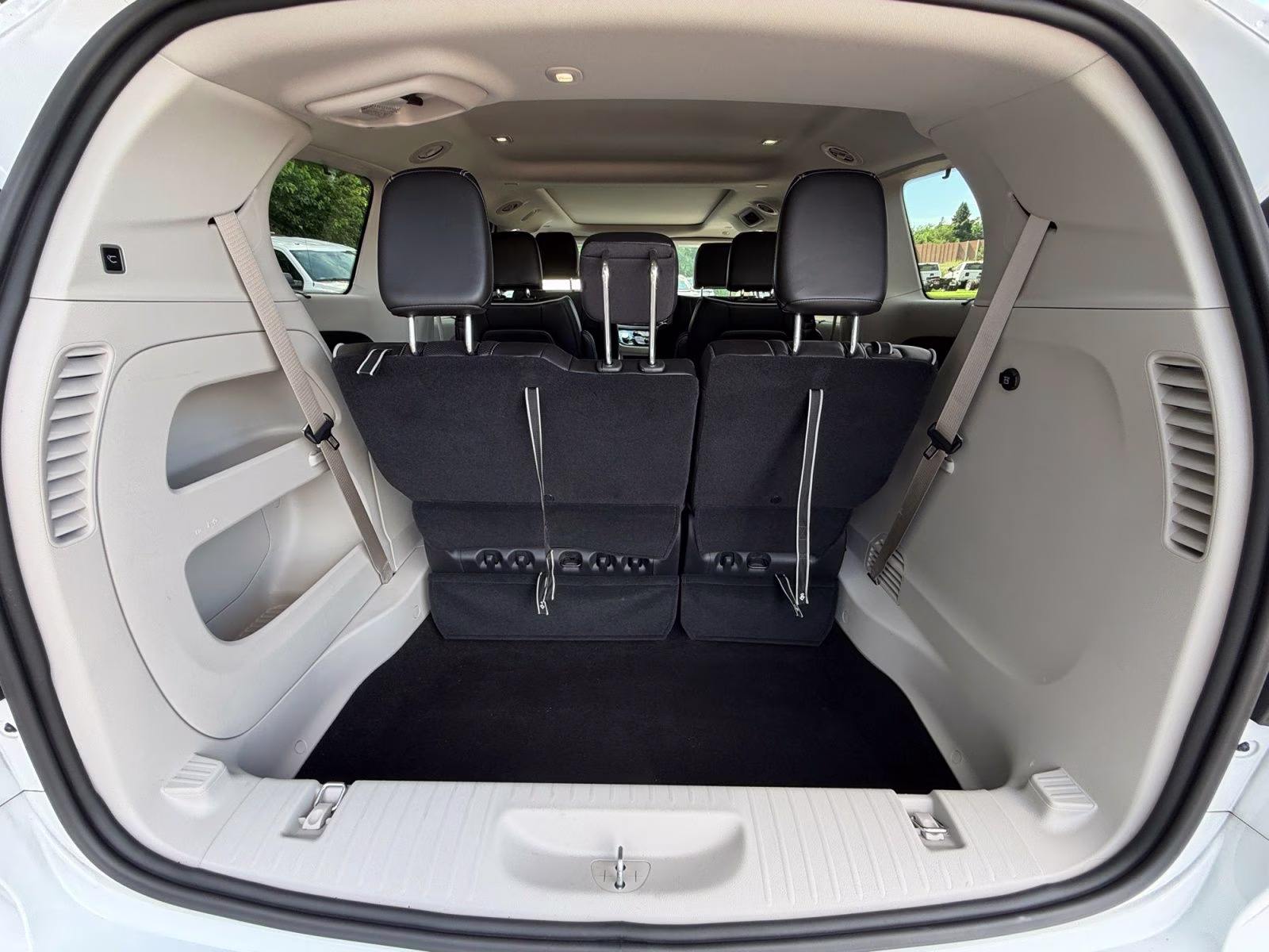2024 Bright White Clearcoat Chrysler Pacifica Limited AWD Van