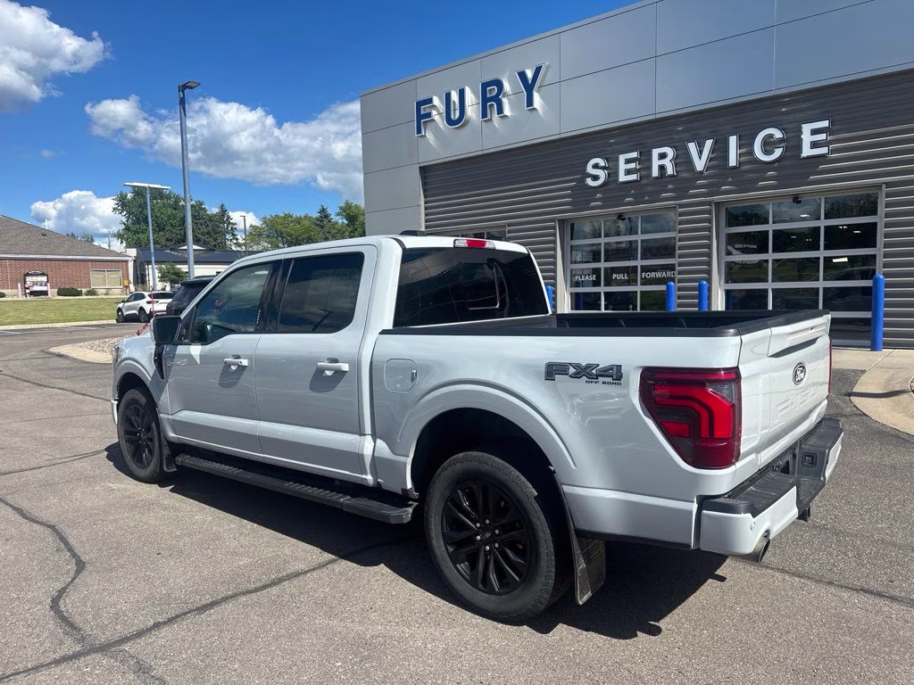 2024 Avalanche Gray Ford F-150 Lariat FX4 Black Appearance w/Tow Pkg 4X4 Truck