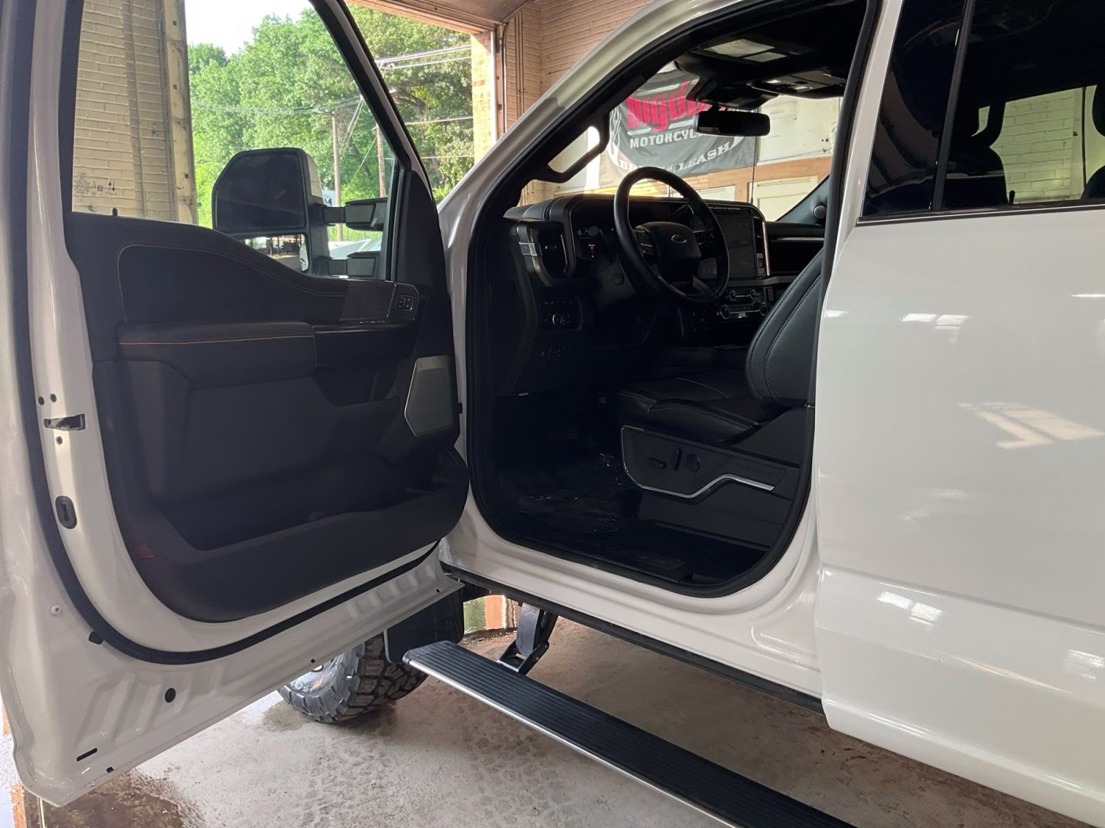 2023 Ford Super Duty F-350 SRW 4X4 Truck