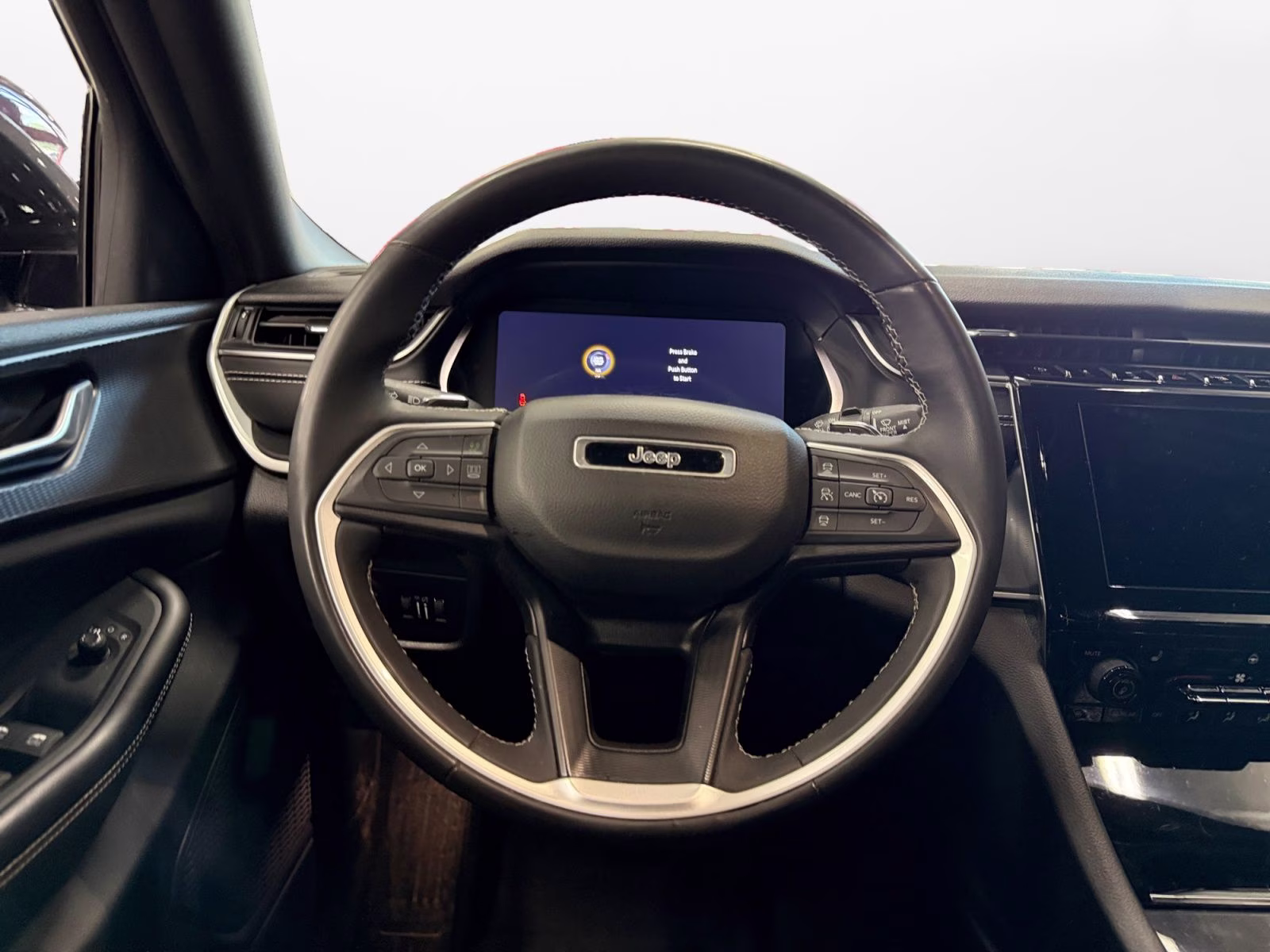 2023 Silver Zynith Jeep Grand Cherokee L Altitude 4X4 SUV