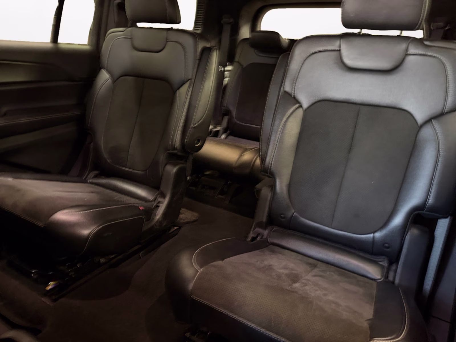 2023 Silver Zynith Jeep Grand Cherokee L Altitude 4X4 SUV