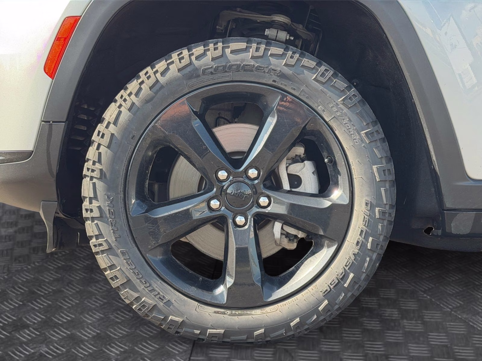 2023 Silver Zynith Jeep Grand Cherokee L Altitude 4X4 SUV