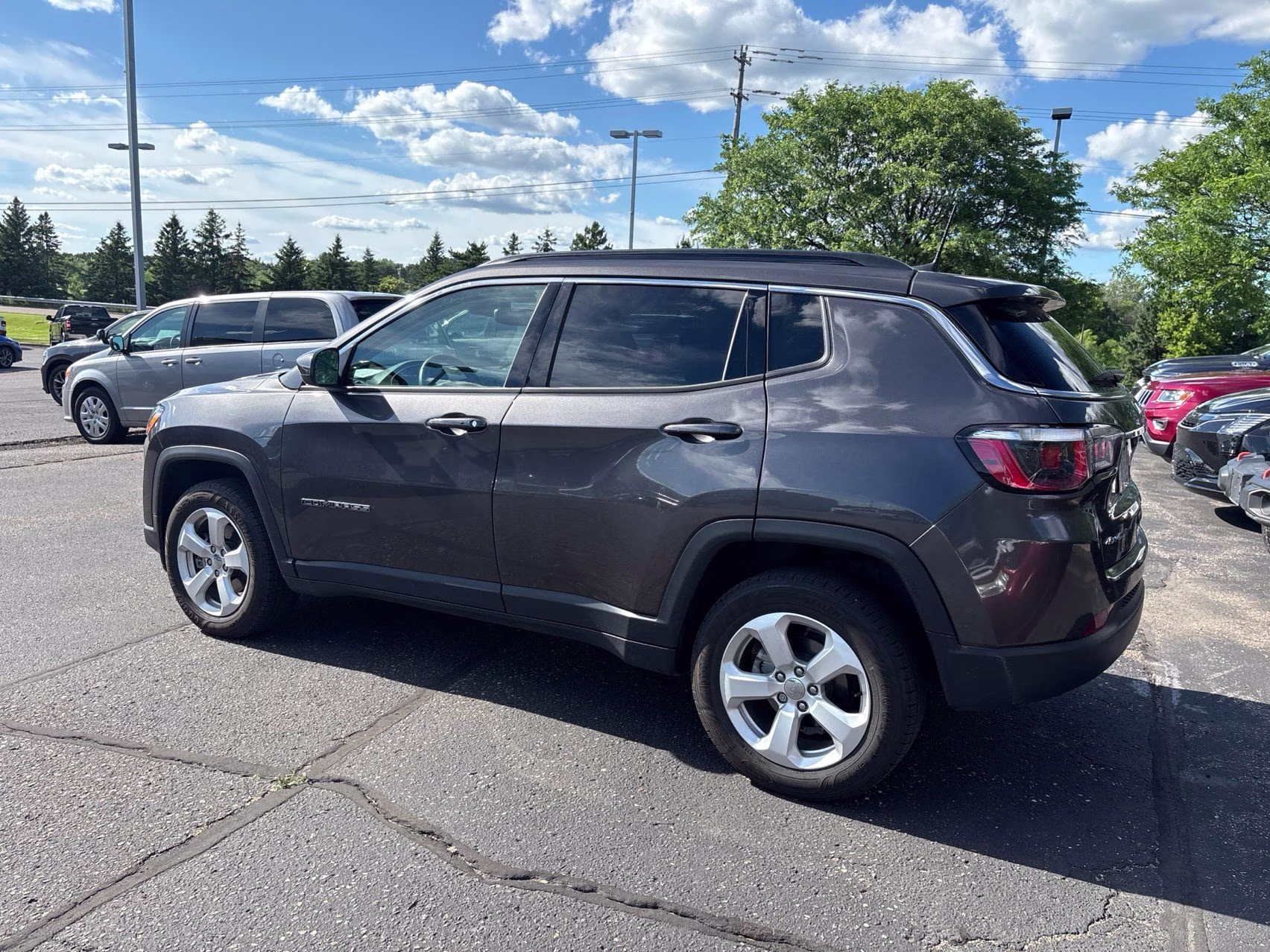 2018 Granite Crystal Metallic Clearcoat Jeep Compass Latitude 4X4 SUV