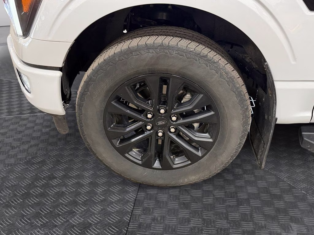 2024 Avalanche Gray Ford F-150 Lariat FX4 Black Appearance w/Tow Pkg 4X4 Truck