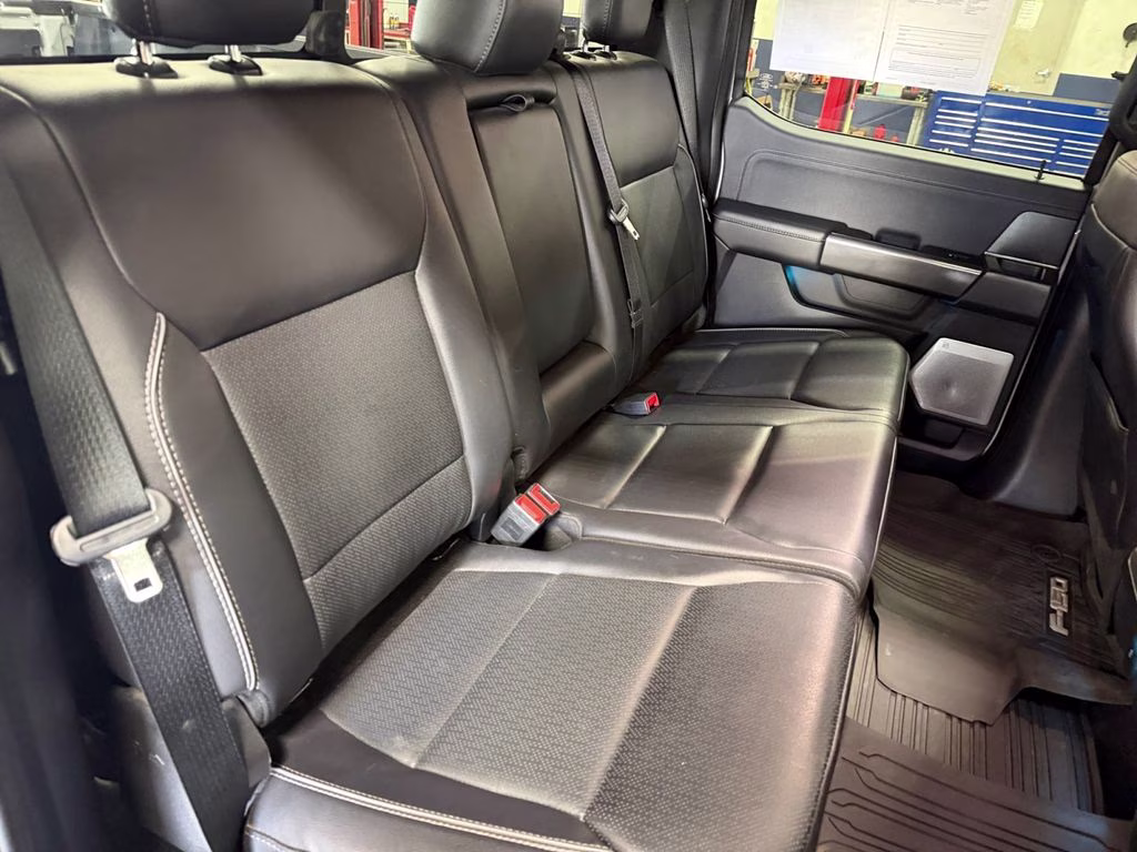 2024 Avalanche Gray Ford F-150 Lariat FX4 Black Appearance w/Tow Pkg 4X4 Truck
