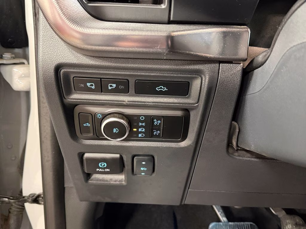 2024 Avalanche Gray Ford F-150 Lariat FX4 Black Appearance w/Tow Pkg 4X4 Truck