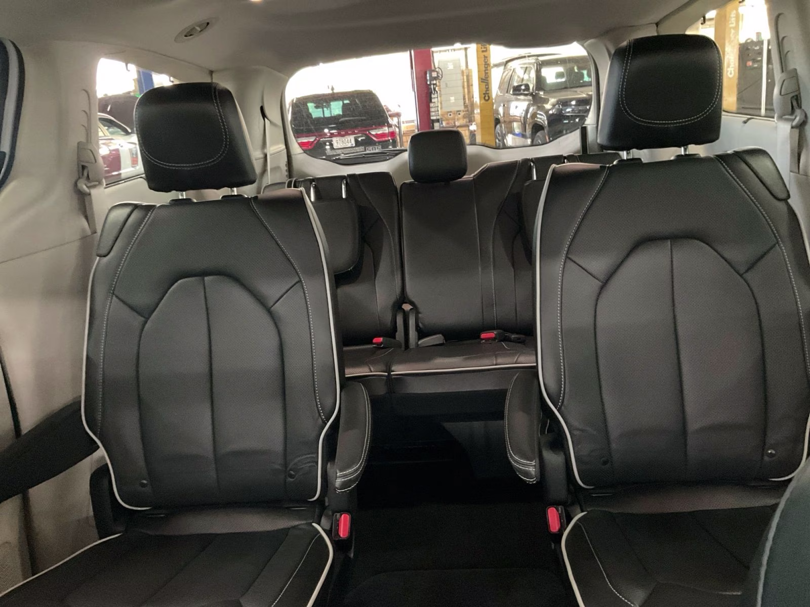 2024 Bright White Clearcoat Chrysler Pacifica Limited AWD Van