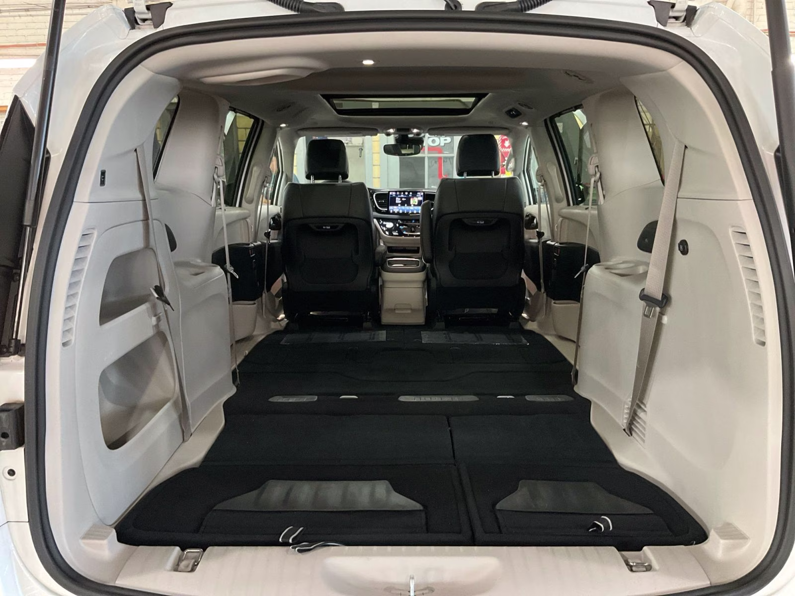 2024 Bright White Clearcoat Chrysler Pacifica Limited AWD Van