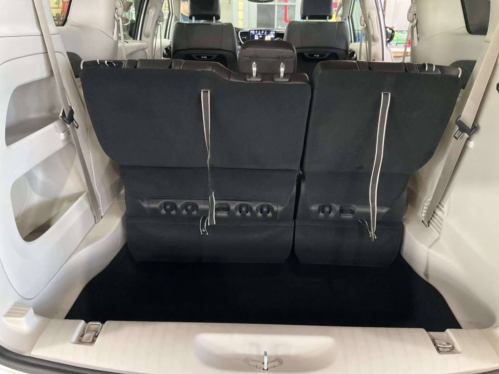 2024 Bright White Clearcoat Chrysler Pacifica Limited AWD Van