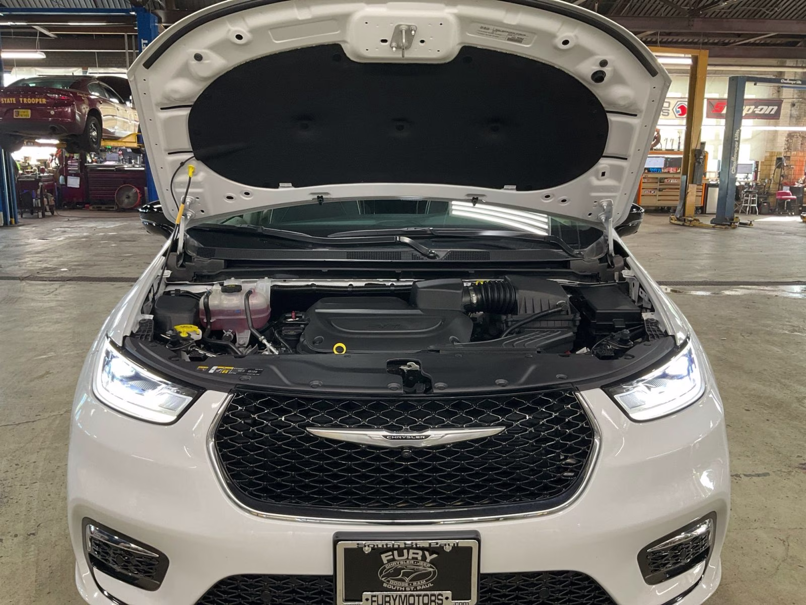 2024 Bright White Clearcoat Chrysler Pacifica Limited AWD Van
