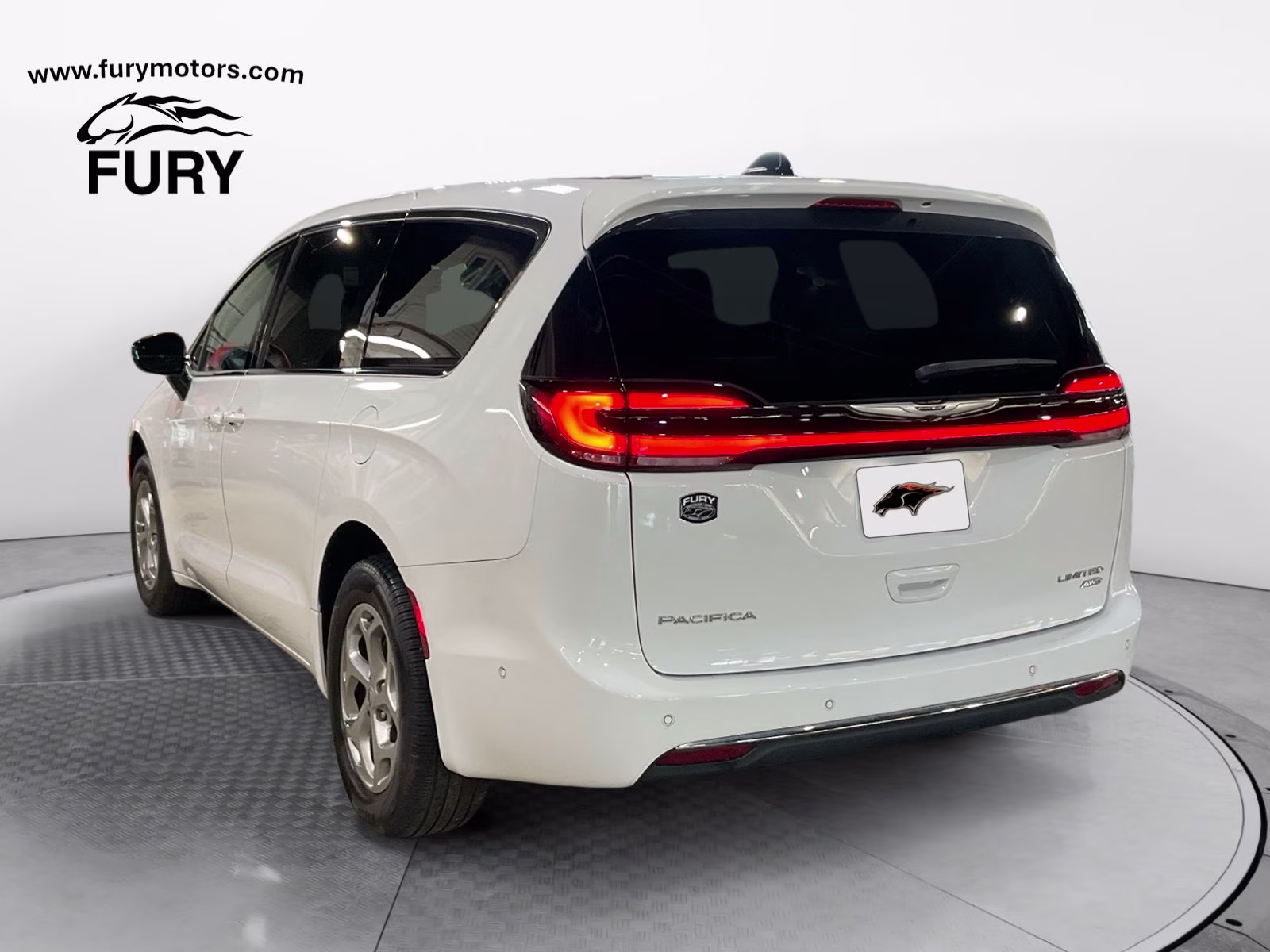 2024 Bright White Clearcoat Chrysler Pacifica Limited AWD Van
