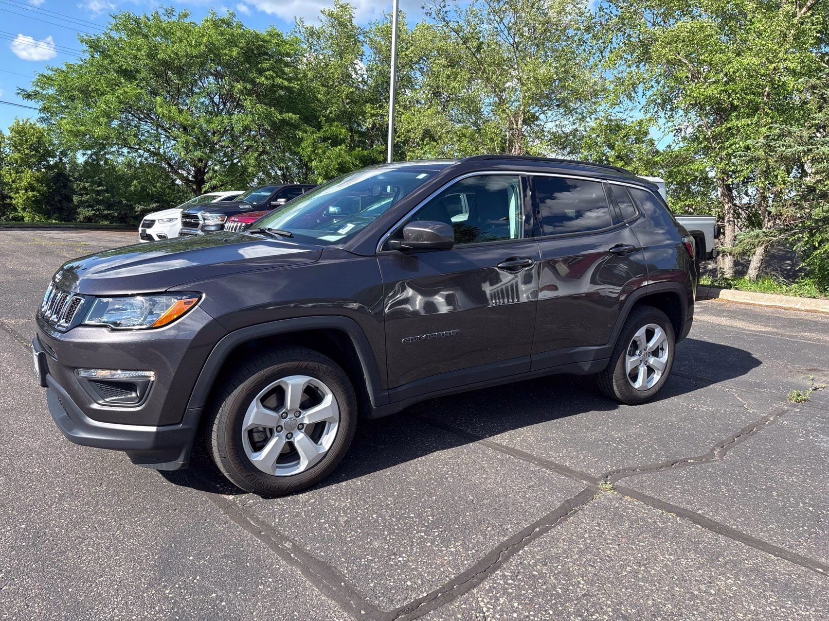 2018 Granite Crystal Metallic Clearcoat Jeep Compass Latitude 4X4 SUV