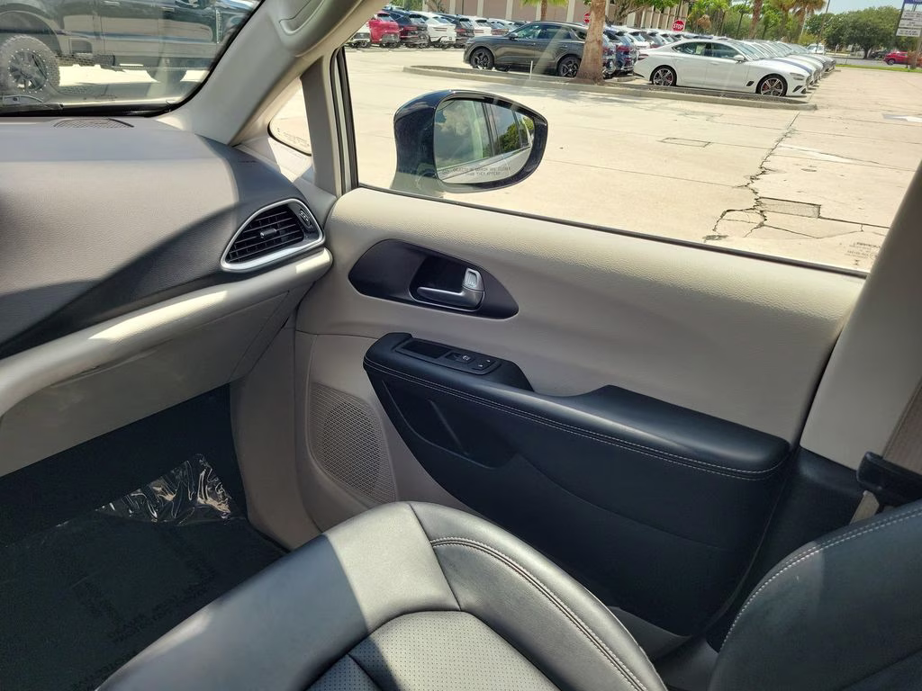 2024 Silver Mist Clearcoat Chrysler Pacifica Touring L FWD Van