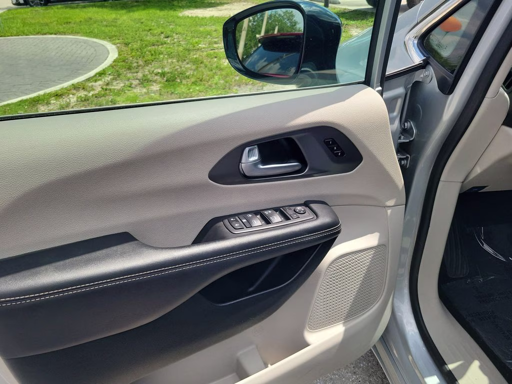 2024 Silver Mist Clearcoat Chrysler Pacifica Touring L FWD Van