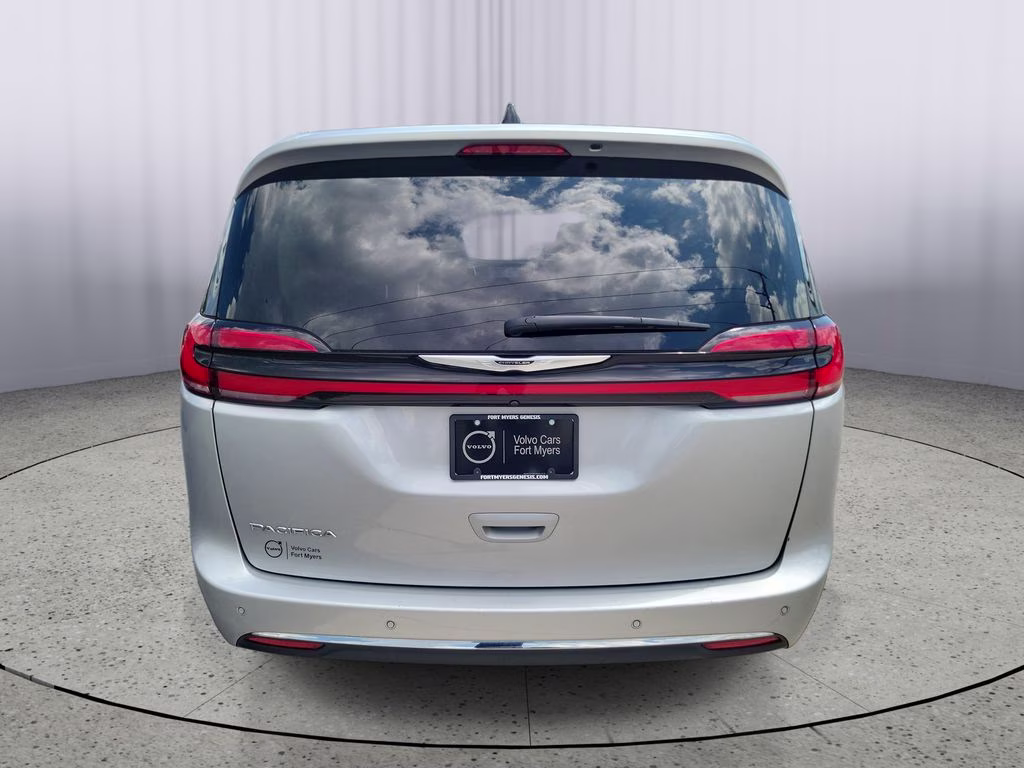 2024 Silver Mist Clearcoat Chrysler Pacifica Touring L FWD Van