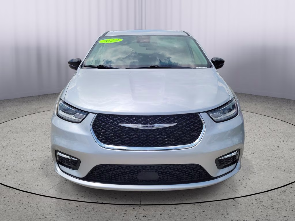 2024 Silver Mist Clearcoat Chrysler Pacifica Touring L FWD Van