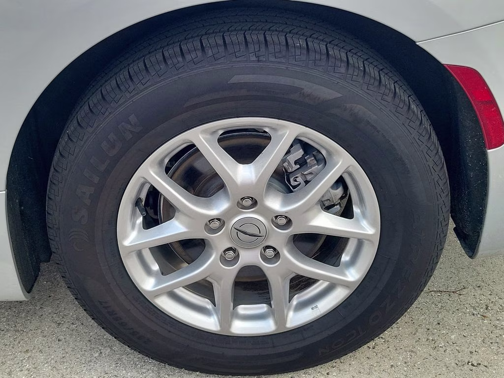 2024 Silver Mist Clearcoat Chrysler Pacifica Touring L FWD Van