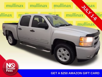 2011 Sheer Silver Metallic Chevrolet Silverado 1500 LT 4X4 Truck