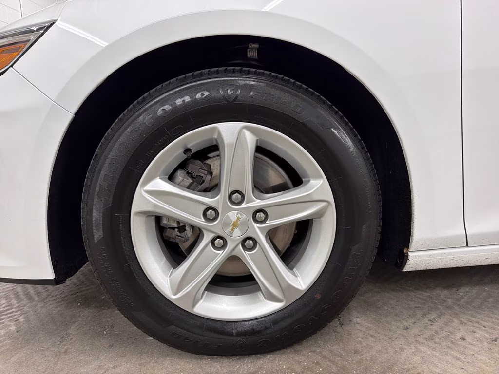 2024 Summit White Chevrolet Malibu LT FWD Sedan