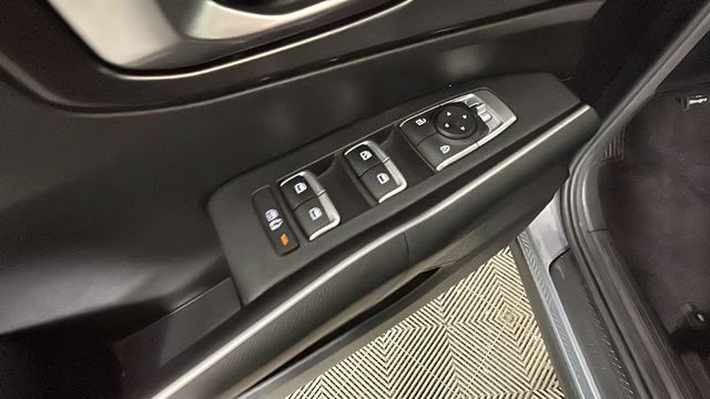 2021 Everlasting Silver Kia Sorento S FWD SUV