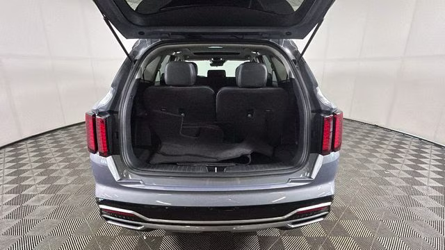 2021 Everlasting Silver Kia Sorento S FWD SUV
