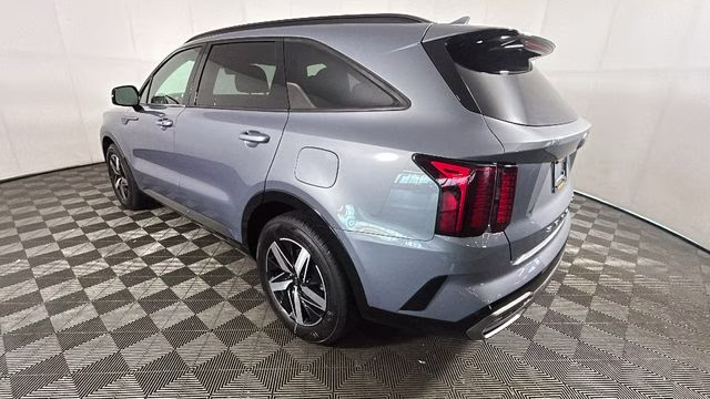 2021 Everlasting Silver Kia Sorento S FWD SUV