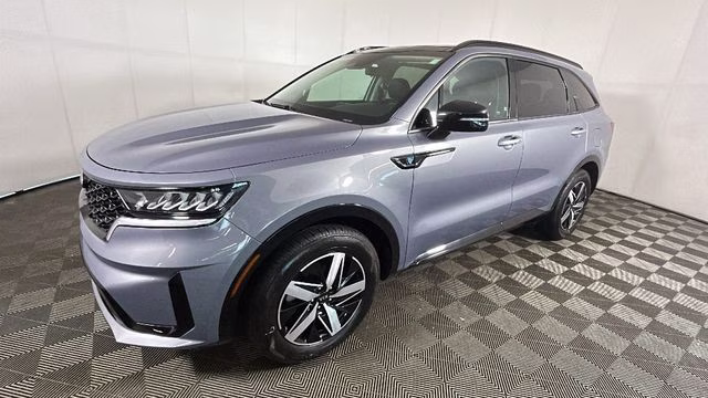 2021 Everlasting Silver Kia Sorento S FWD SUV