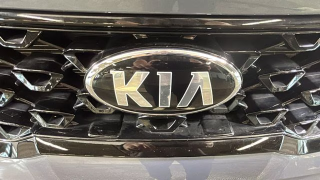 2021 Everlasting Silver Kia Sorento S FWD SUV