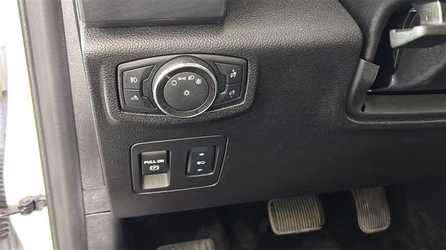 2018 Oxford White Ford F-150 XLT 4X4 Truck