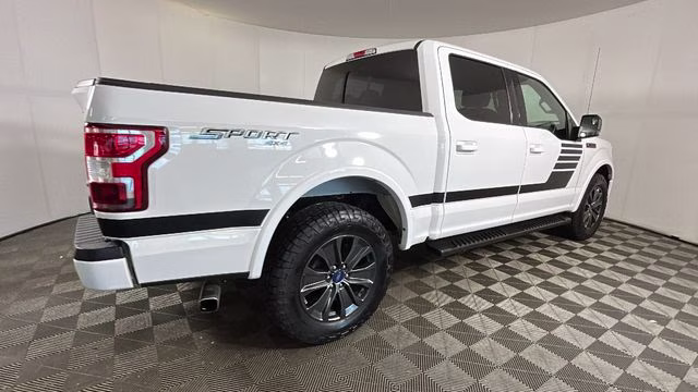 2018 Oxford White Ford F-150 XLT 4X4 Truck
