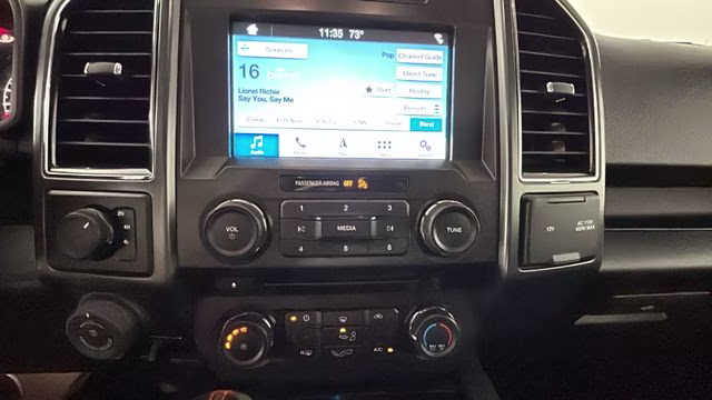 2018 Oxford White Ford F-150 XLT 4X4 Truck