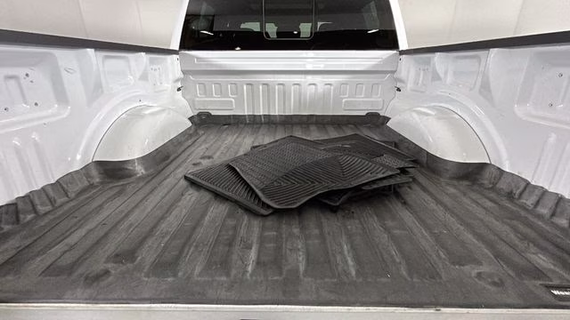 2018 Oxford White Ford F-150 XLT 4X4 Truck