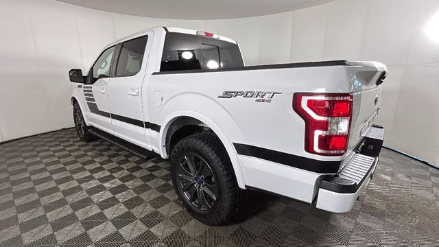 2018 Oxford White Ford F-150 XLT 4X4 Truck
