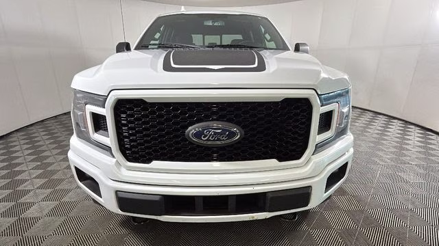 2018 Oxford White Ford F-150 XLT 4X4 Truck