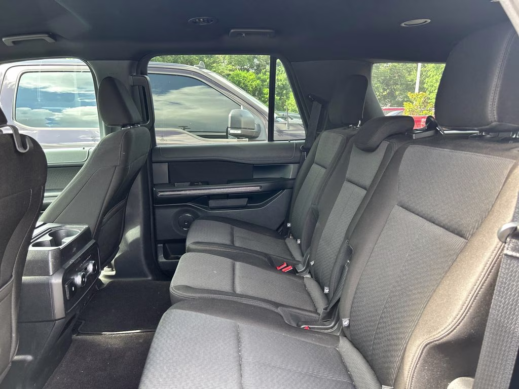 2021 Star White Metallic Tri-Coat Ford Expedition XLT RWD SUV