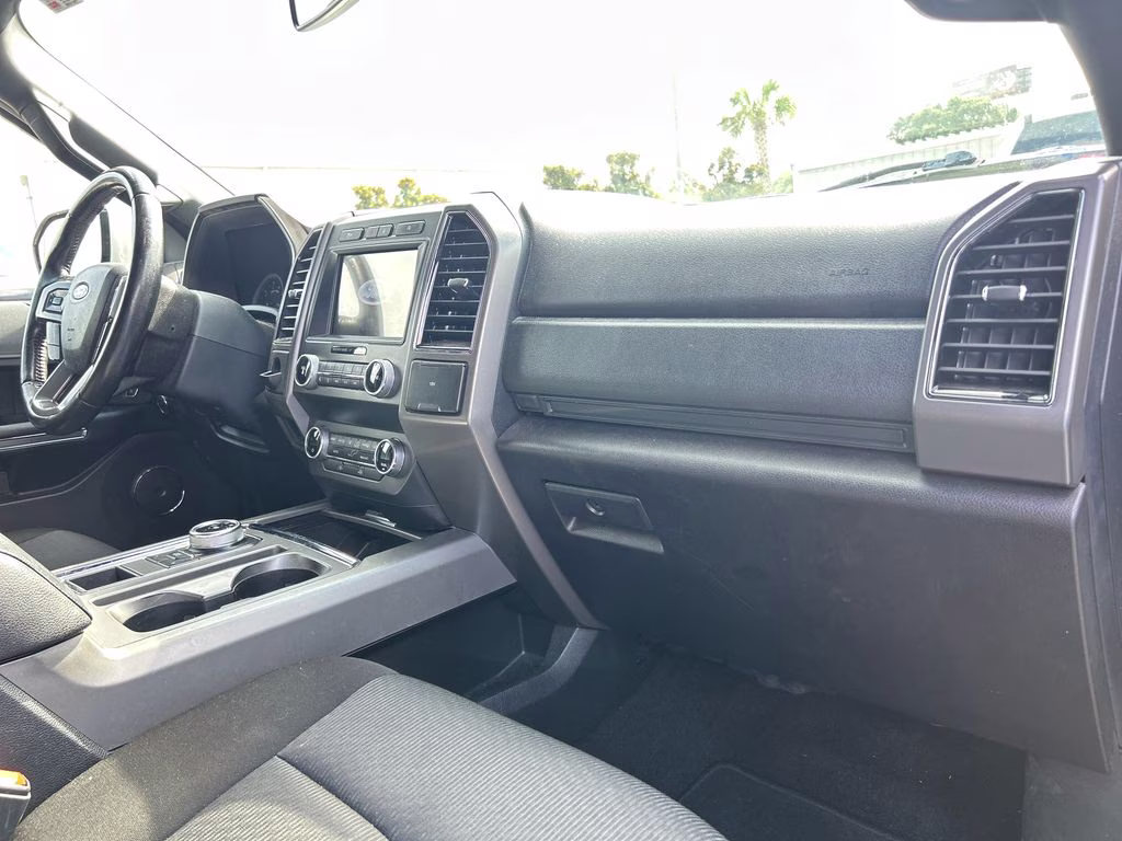 2021 Star White Metallic Tri-Coat Ford Expedition XLT RWD SUV