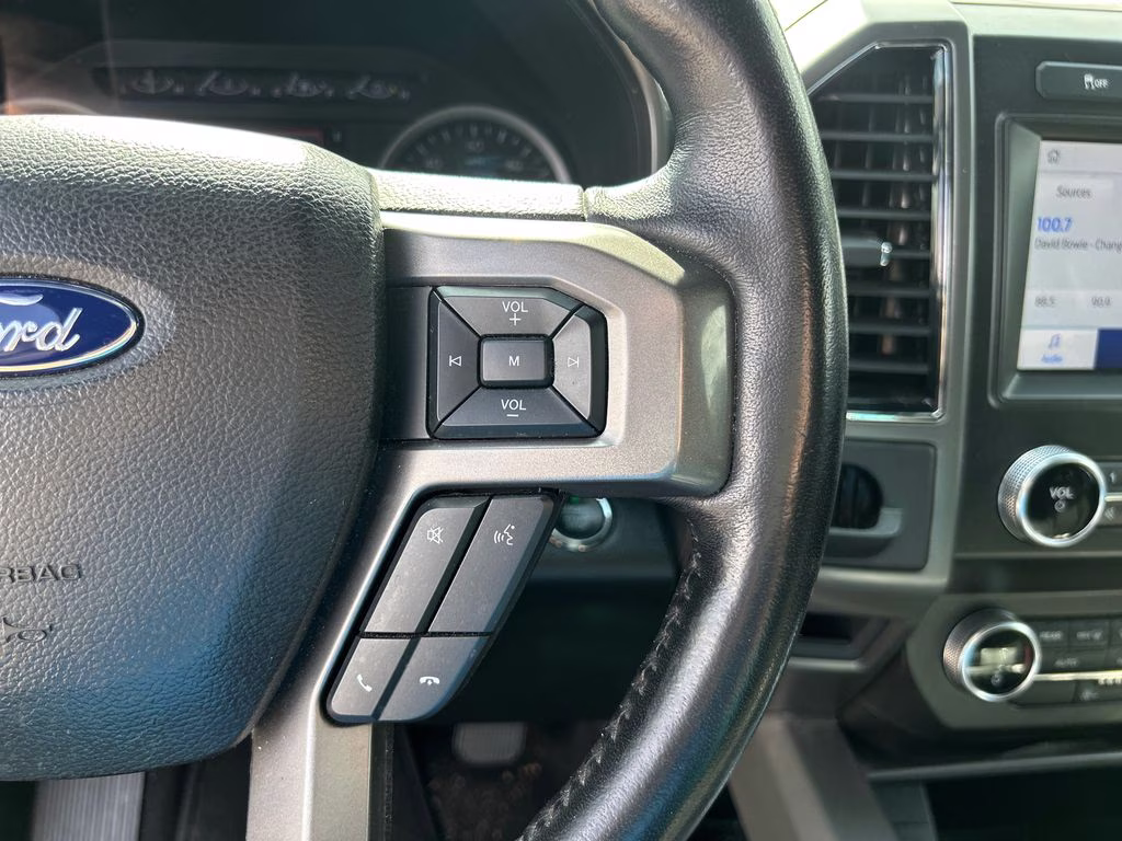 2021 Star White Metallic Tri-Coat Ford Expedition XLT RWD SUV