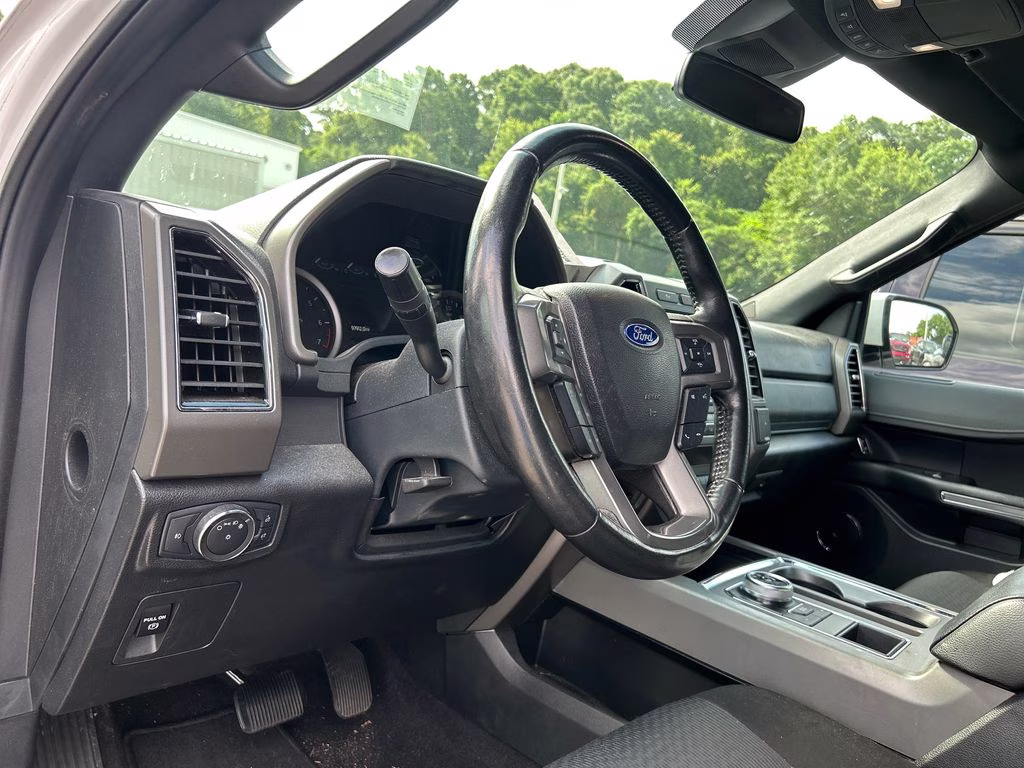 2021 Star White Metallic Tri-Coat Ford Expedition XLT RWD SUV
