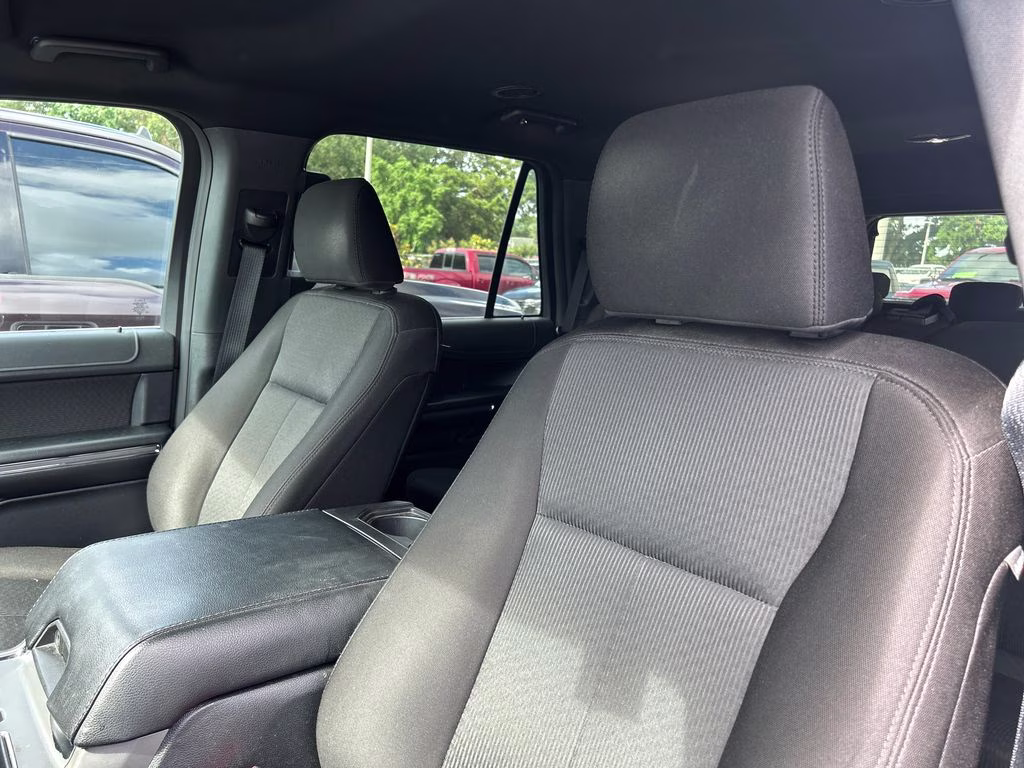 2021 Star White Metallic Tri-Coat Ford Expedition XLT RWD SUV