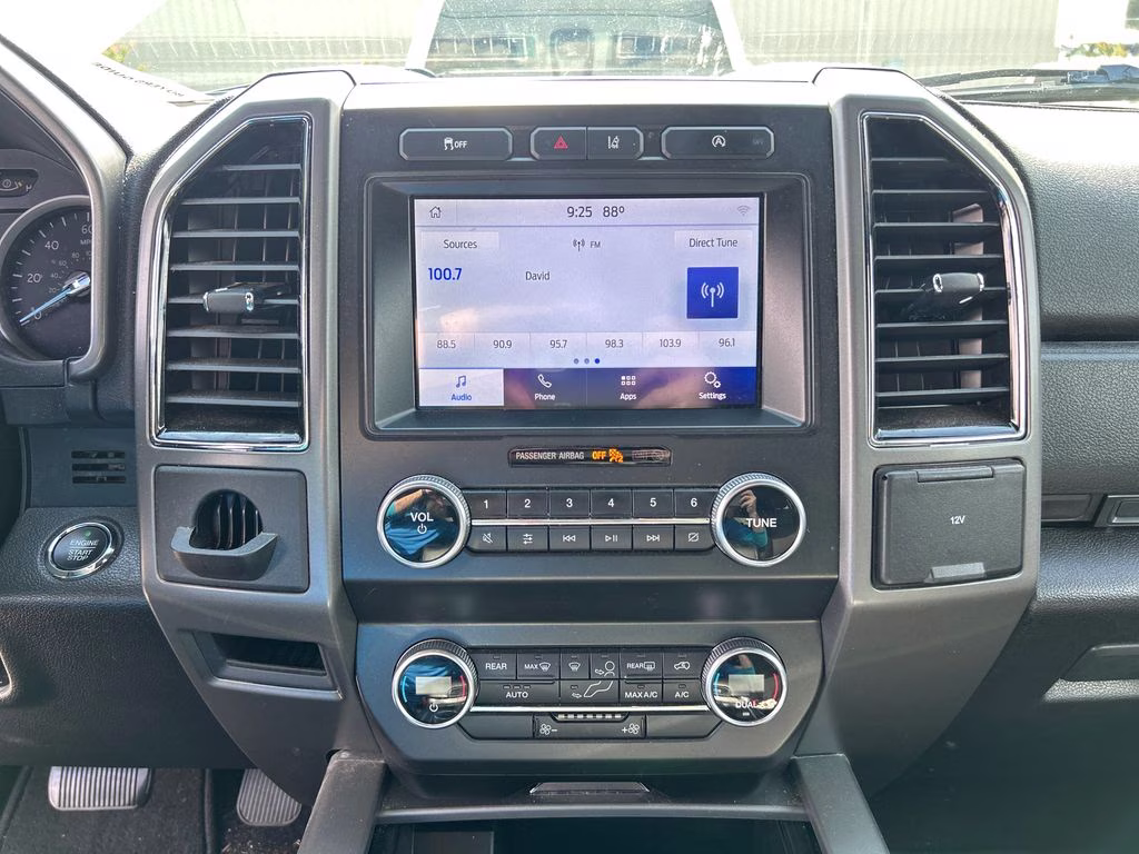 2021 Star White Metallic Tri-Coat Ford Expedition XLT RWD SUV