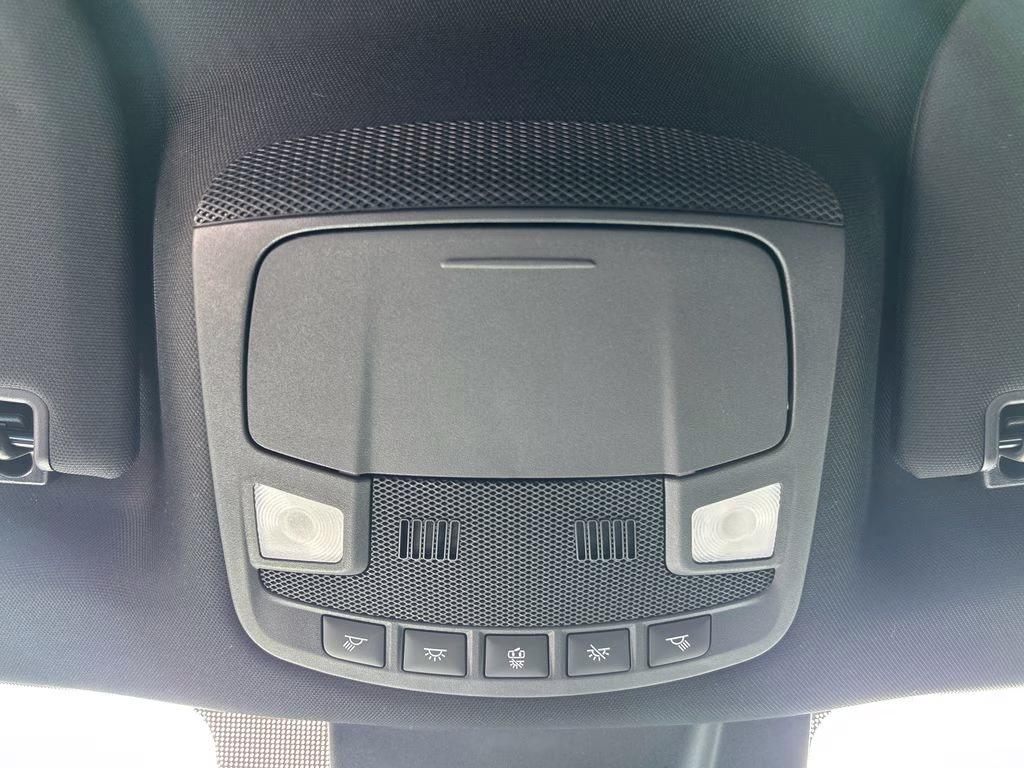 2021 Star White Metallic Tri-Coat Ford Expedition XLT RWD SUV