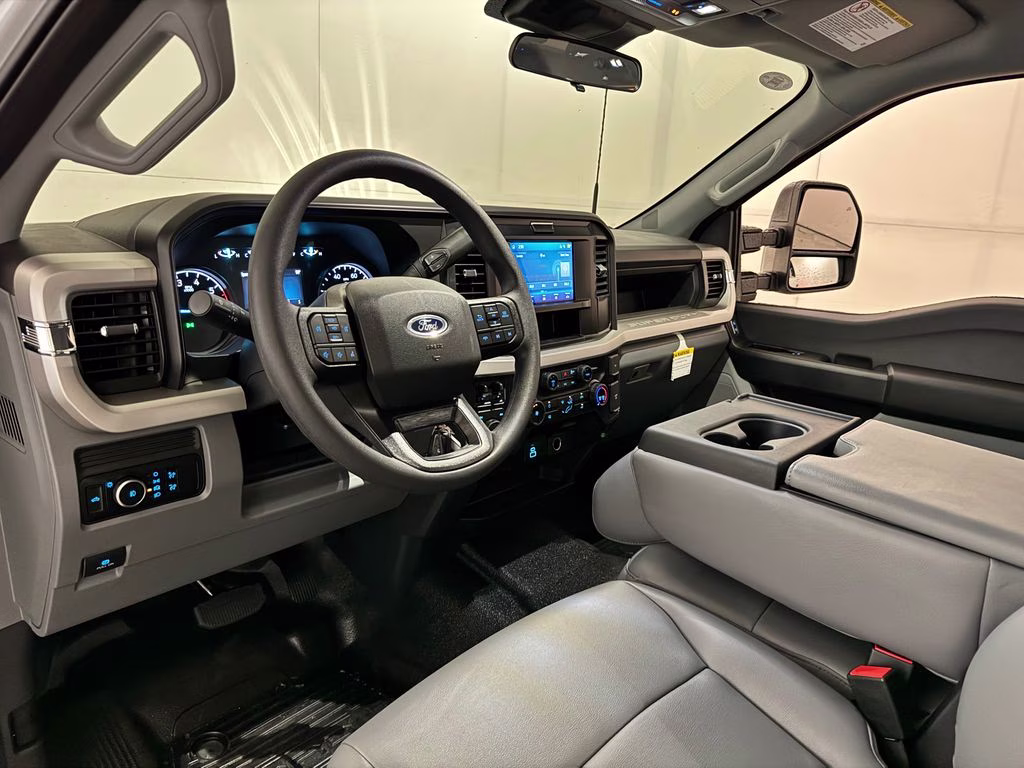 2026 Oxford White Ford Super Duty F-250 SRW XL 4X4 Truck