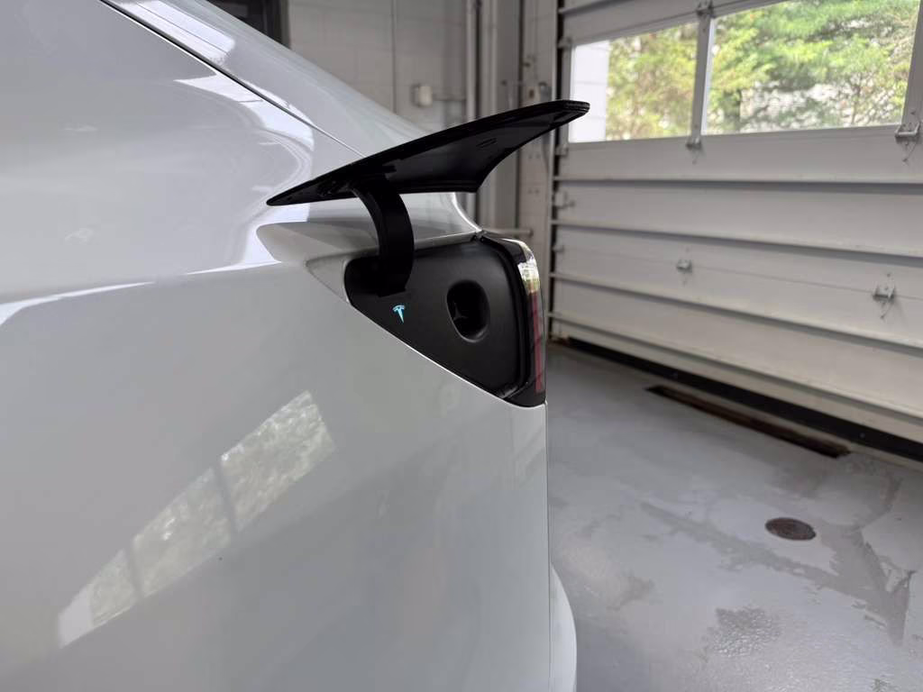 2024 Pearl White Multi-Coat Tesla Model Y Long Range AWD SUV