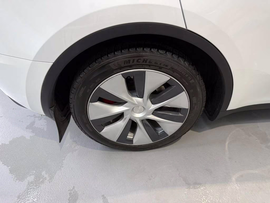 2024 Pearl White Multi-Coat Tesla Model Y Long Range AWD SUV